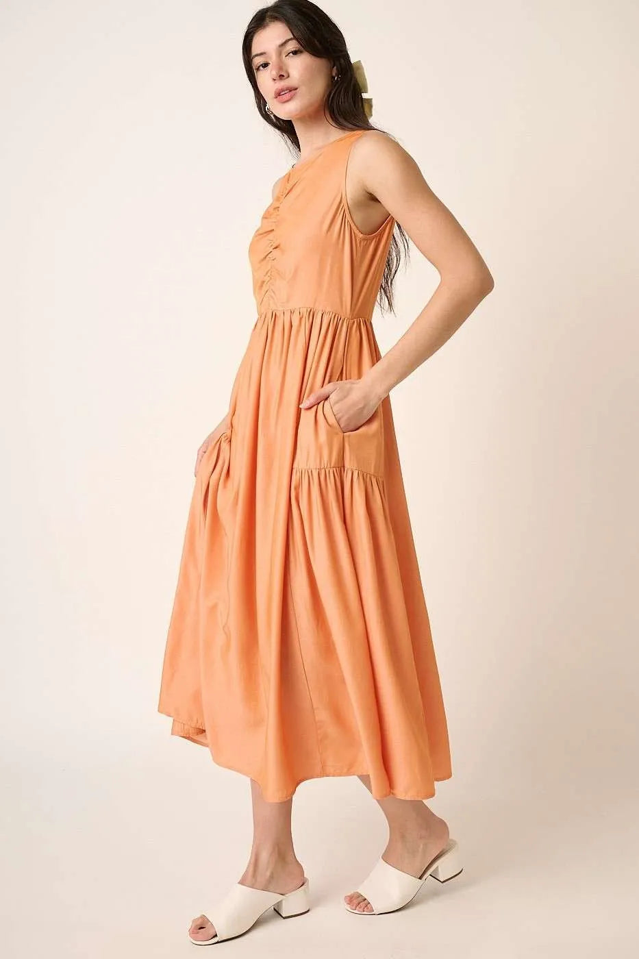 Émilie – Robe Midi Froncée Sans Manches